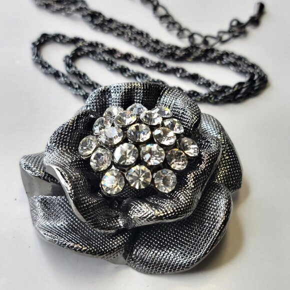 Silver Tone Rhinestone Flower Choker Necklace And Flower Hook Earrings - Picture 3 of 9